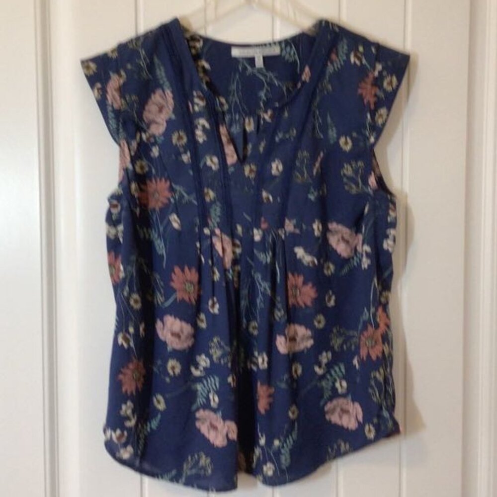 Women's Collective Concepts cap sleeve, notched v-neck top, size M